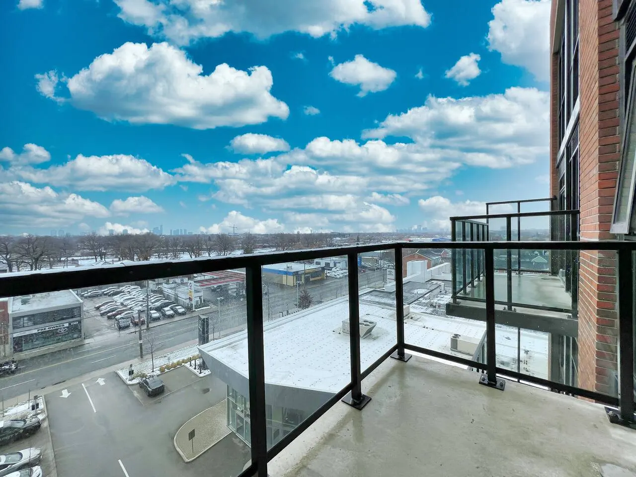 Sunny Skyloft l Pvt Rooftop l Parking King Beds 14