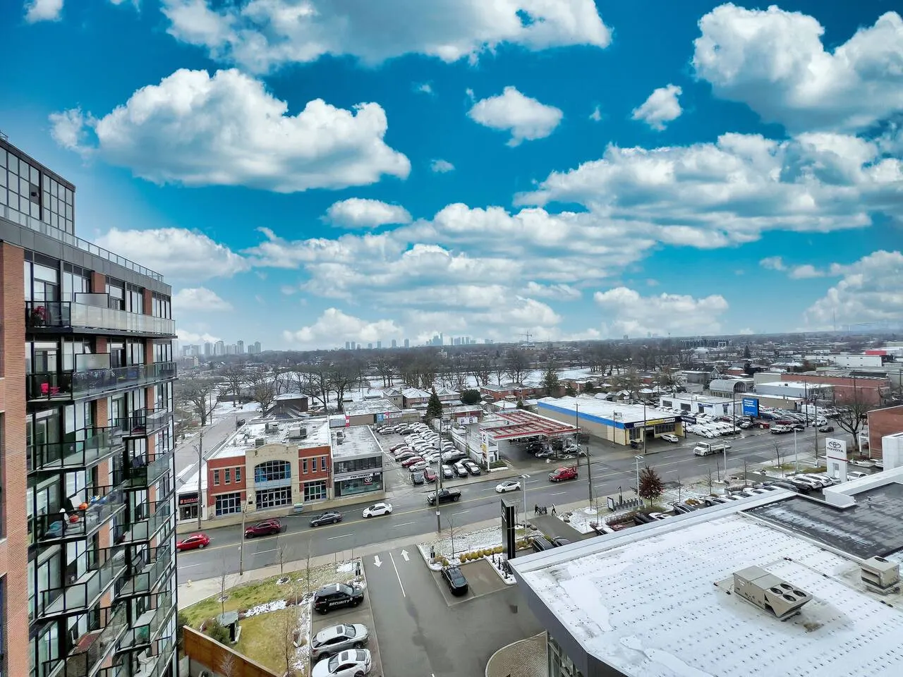 Sunny Skyloft l Pvt Rooftop l Parking King Beds 18