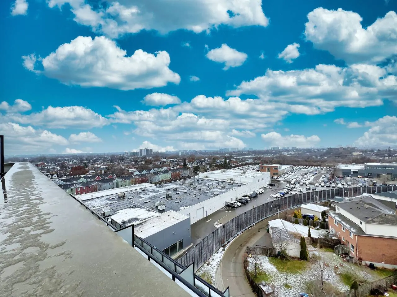 Sunny Skyloft l Pvt Rooftop l Parking King Beds 19