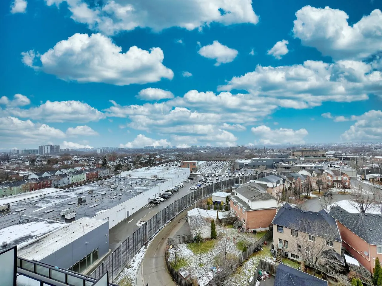 Sunny Skyloft l Pvt Rooftop l Parking King Beds 20