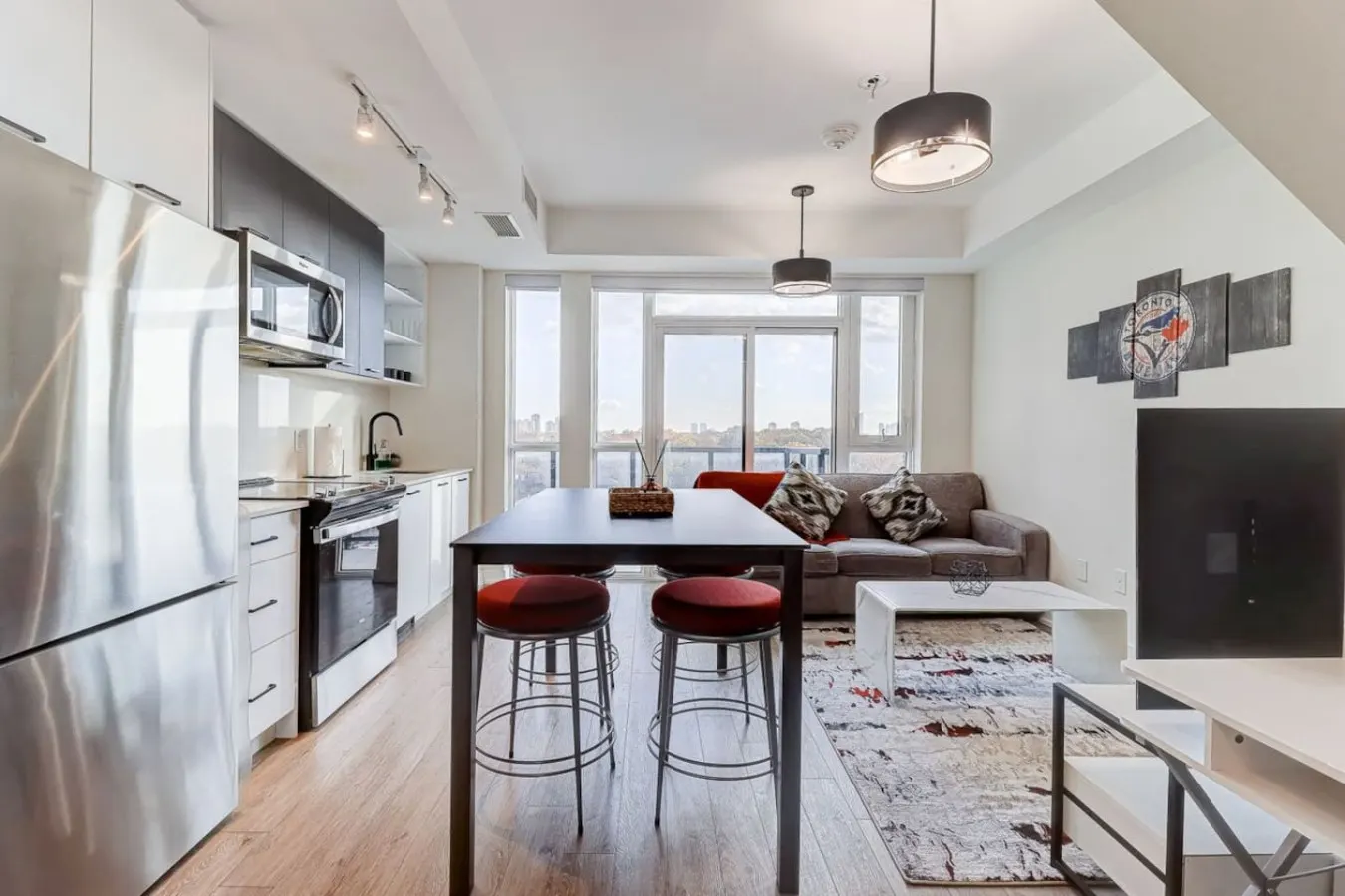 Sunny Skyloft l Pvt Rooftop l Parking King Beds 3