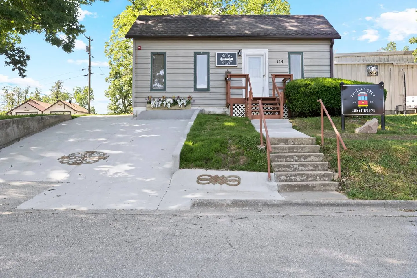 The Trolley Stop Guest House 9