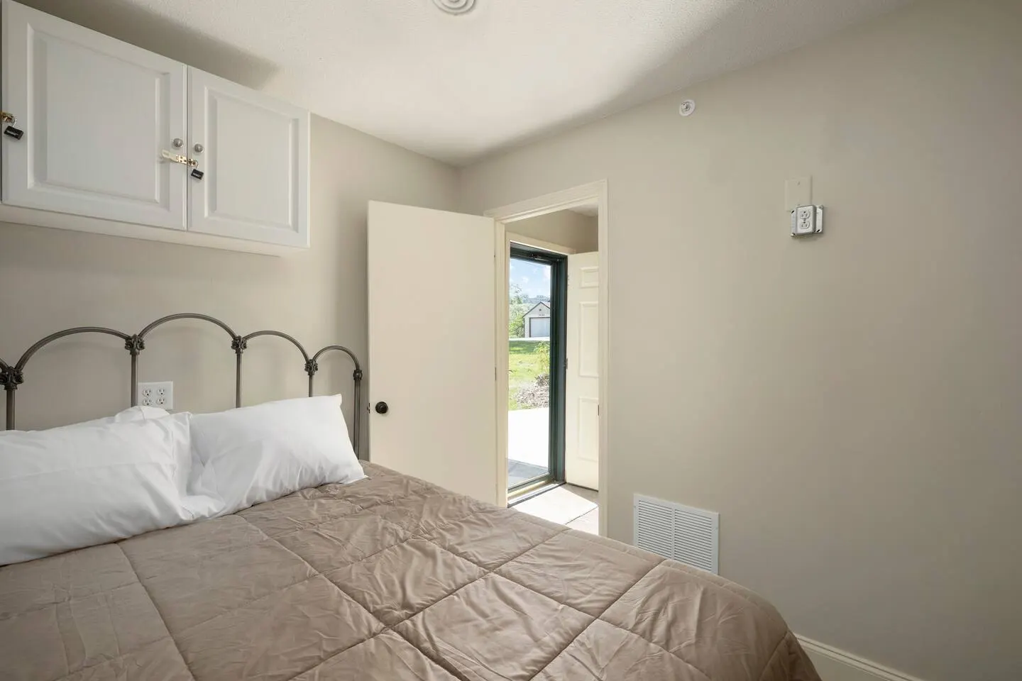 The Trolley Stop Guest House 8