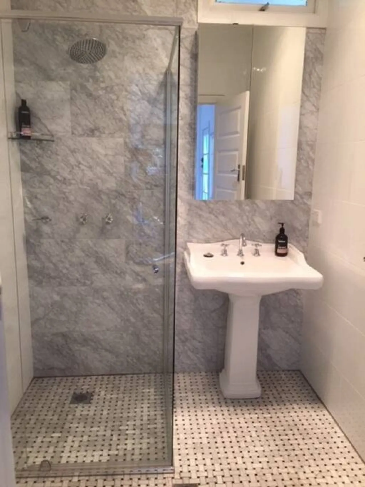 5 Craigend, Leura Leura Mall: 3 Mins Walk to Shops Weekday Specials 14