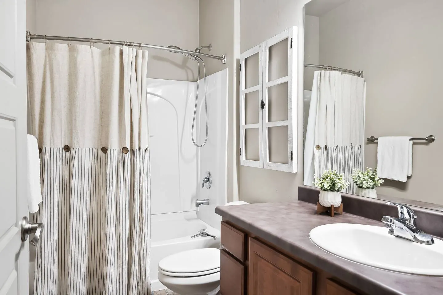 Farmhouse inspired Chic Corporate Oasis 16