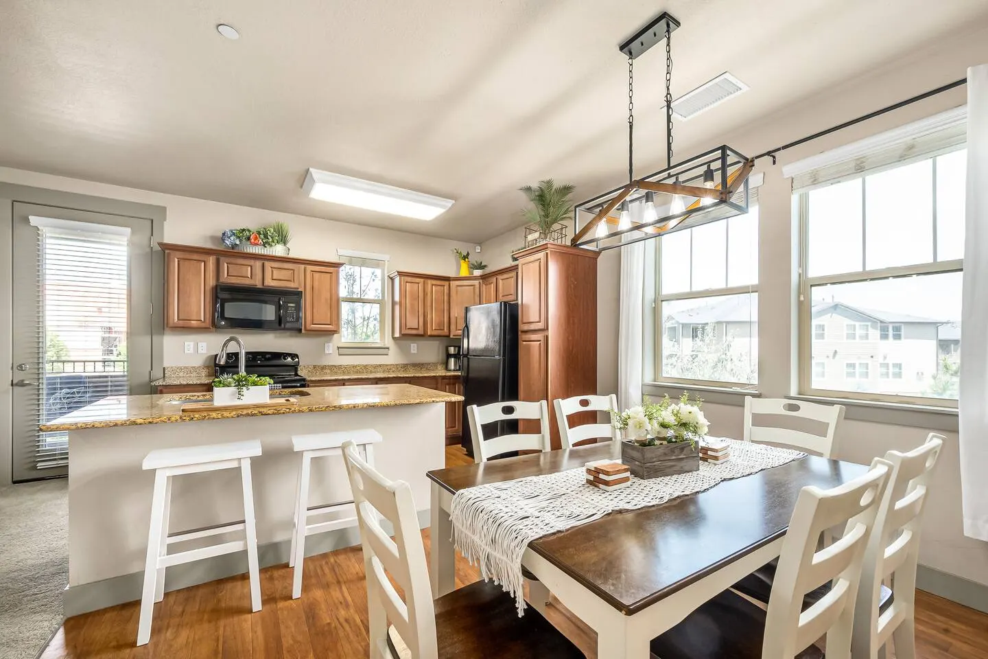 Farmhouse inspired Chic Corporate Oasis. — photo 4
