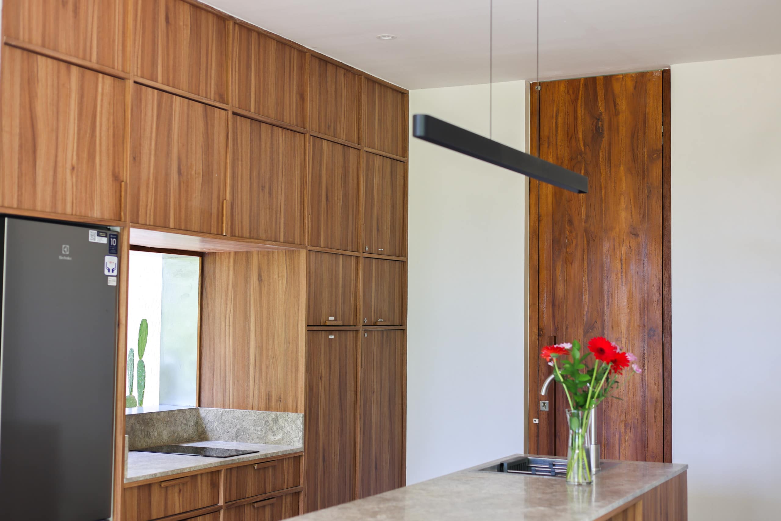 Modern Wellness Retreat: Icebath, Pool, Zen Patio 13