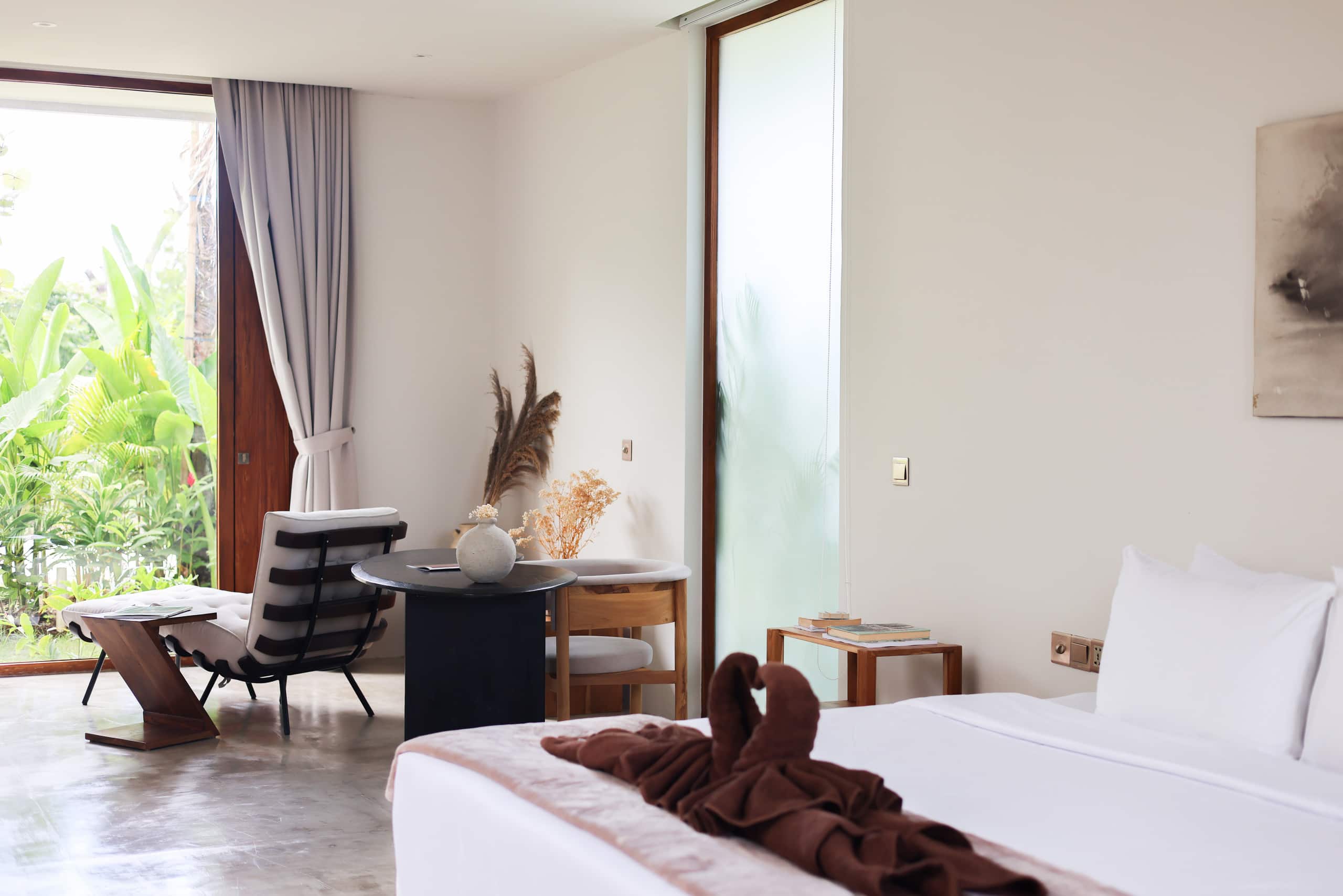 Modern Wellness Retreat: Icebath, Pool, Zen Patio 17