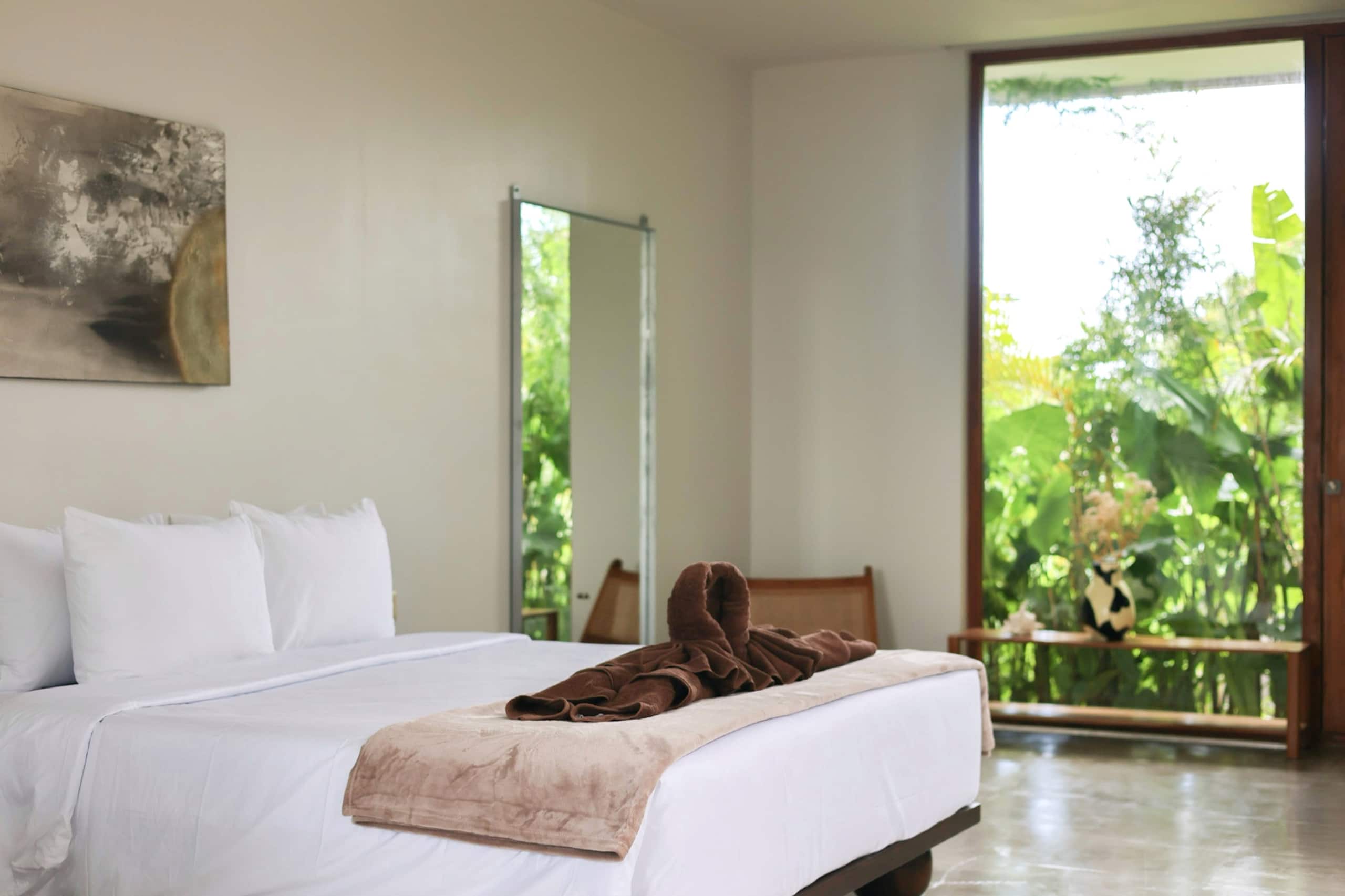 Modern Wellness Retreat: Icebath, Pool, Zen Patio 18