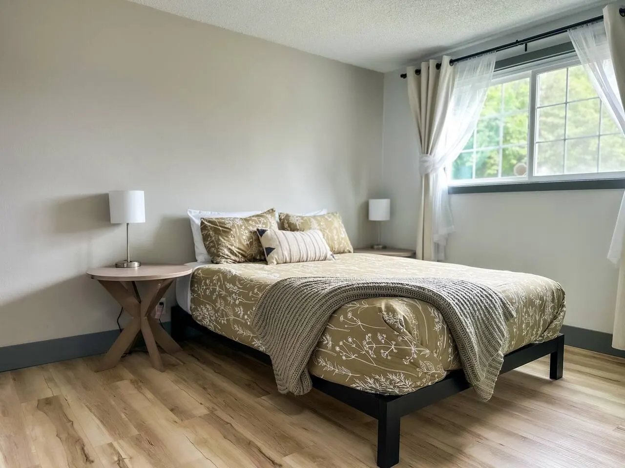 Starlight HotTub, 1 mi to Autzen, Fenced, Fam fun! 20