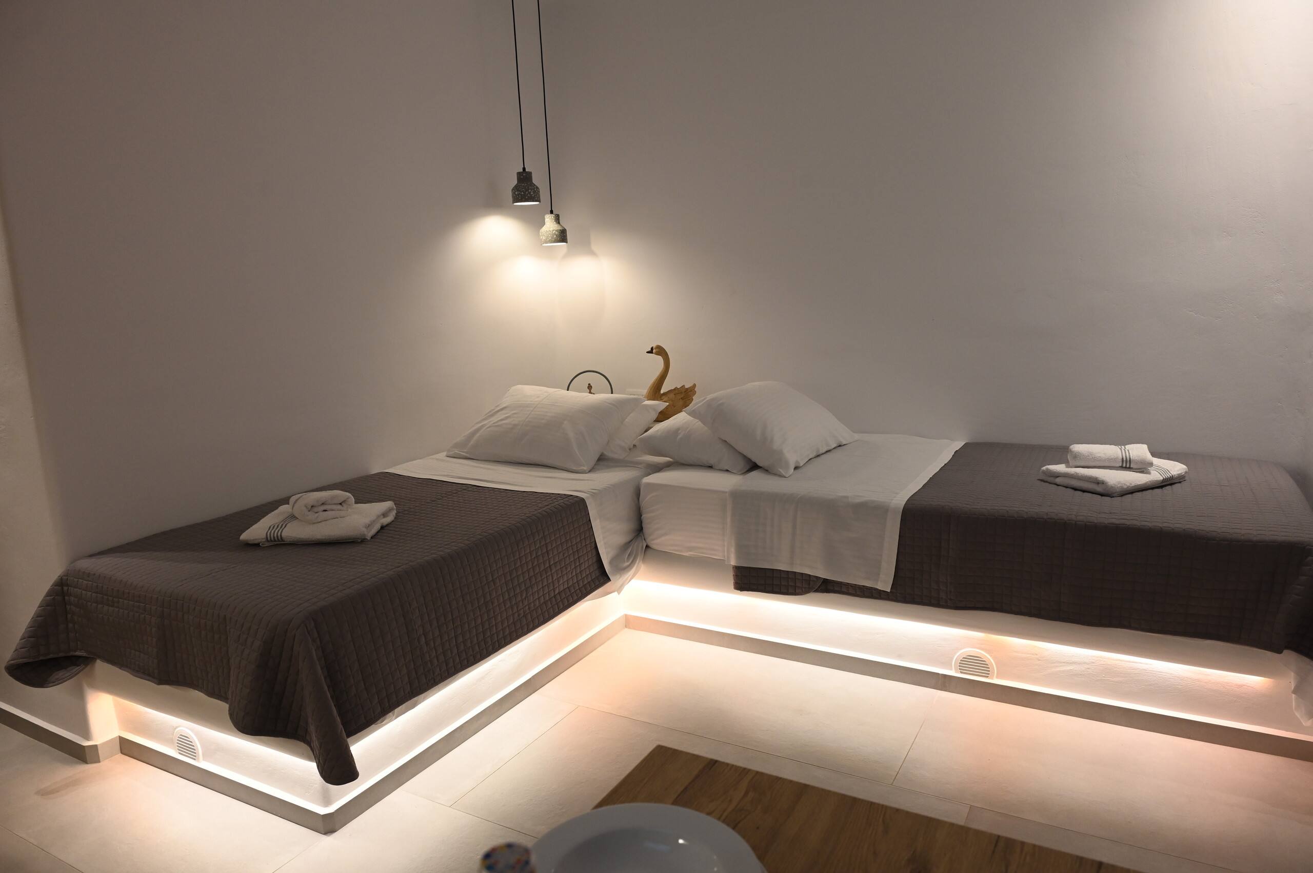 White Velvet Suite 4 — photo 5
