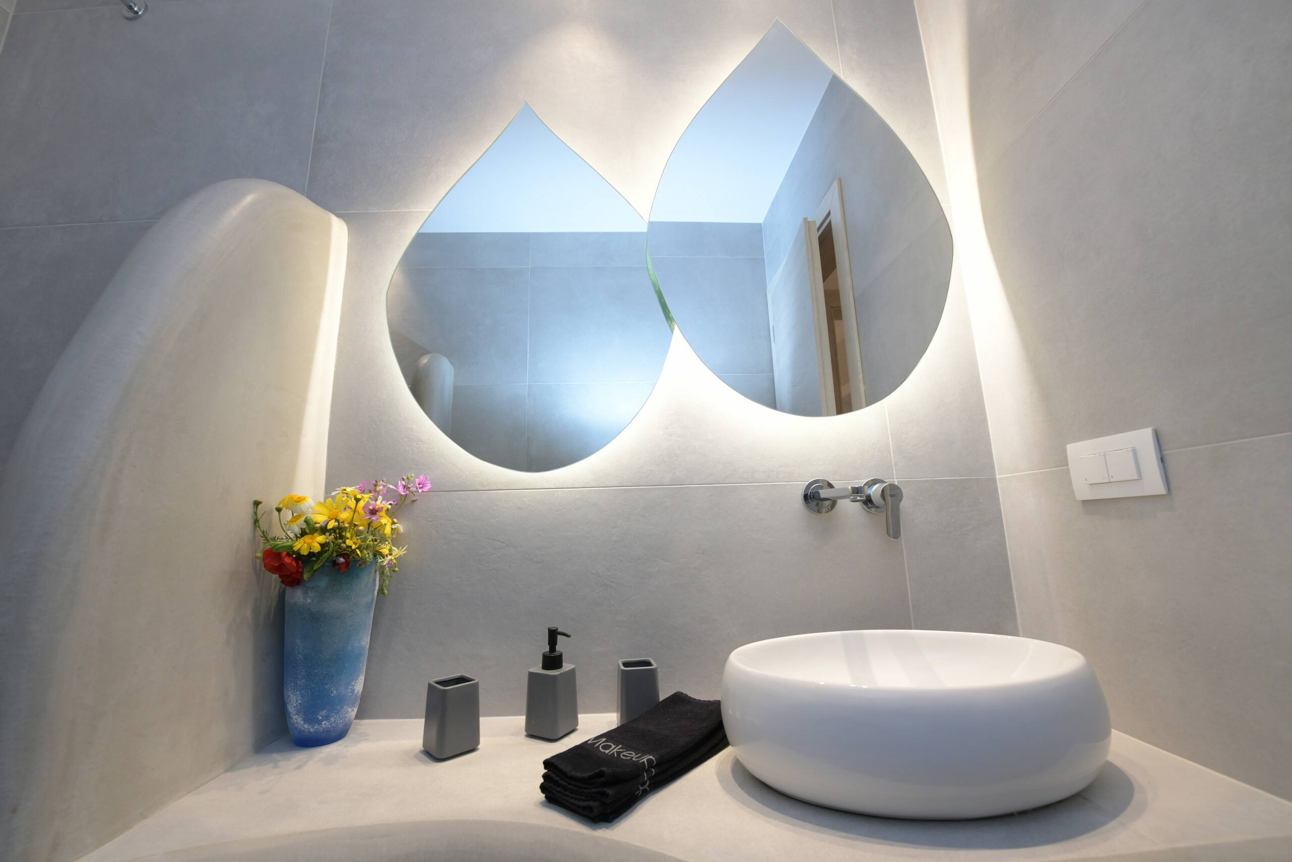 White Velvet Suite 4 15