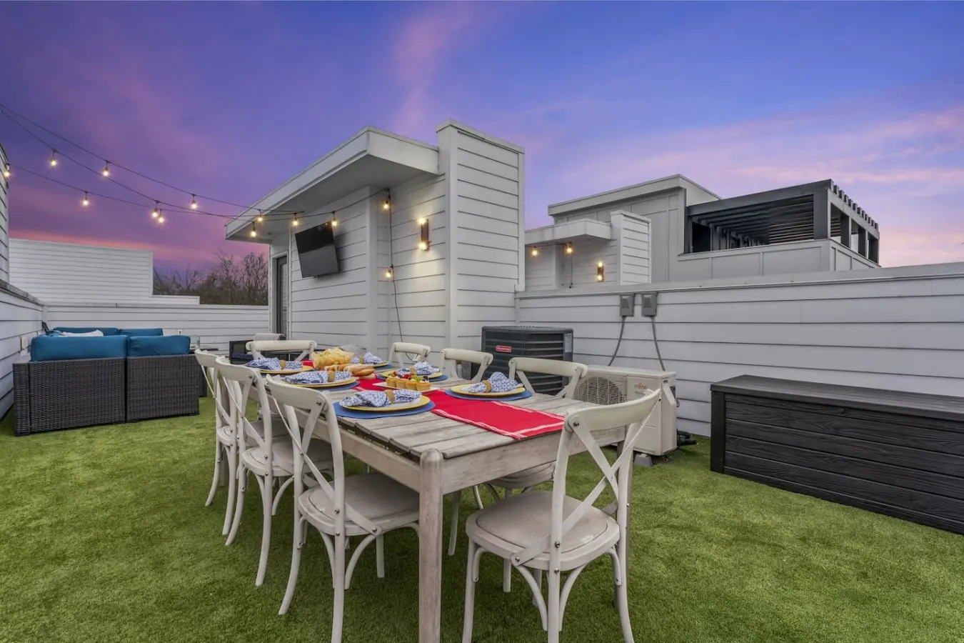 Nashville Retreat Sleeps 12 + Rooftop Views 17