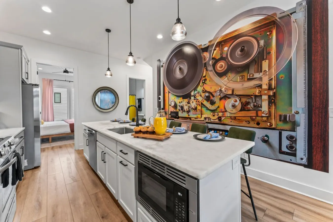 Nashville Retreat Sleeps 12 + Rooftop Views 8