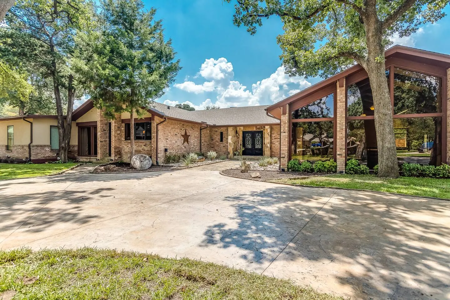 Large Vacation Retreat with Private Pool + Hot Tub 10