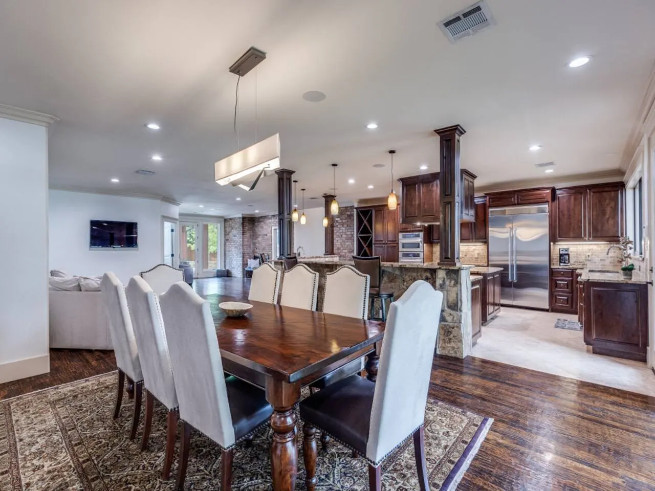 Large Vacation Retreat with Private Pool + Hot Tub 20
