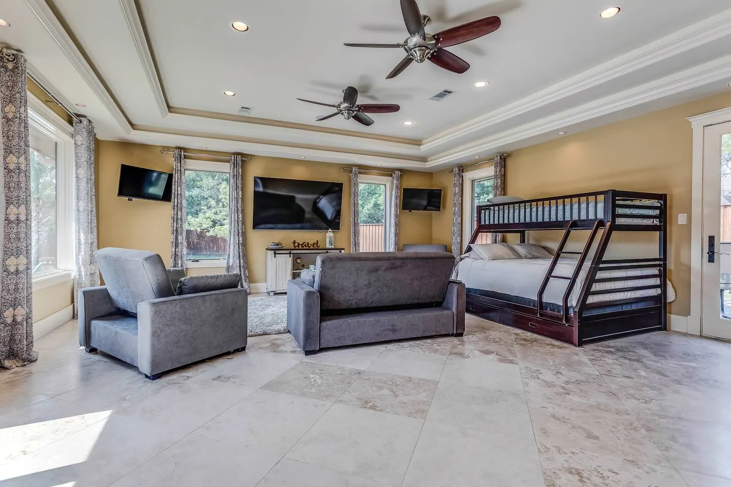 Large Vacation Retreat with Private Pool + Hot Tub 7