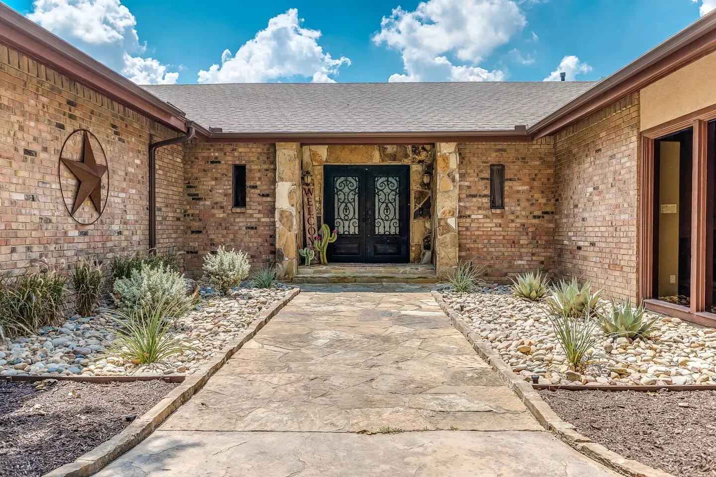 Large Vacation Retreat with Private Pool + Hot Tub 8