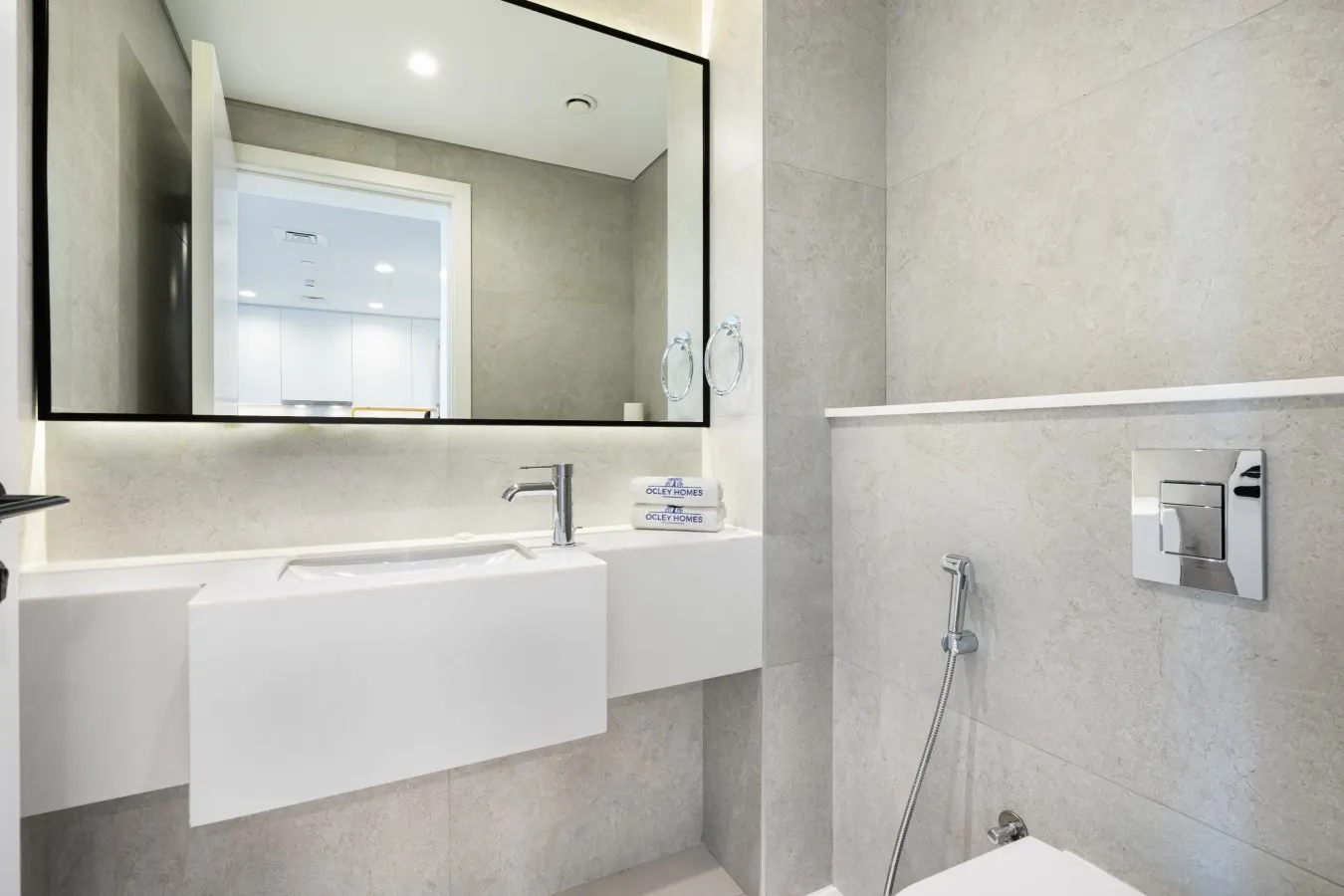 Spacious Chic Home with Great Facilities 18