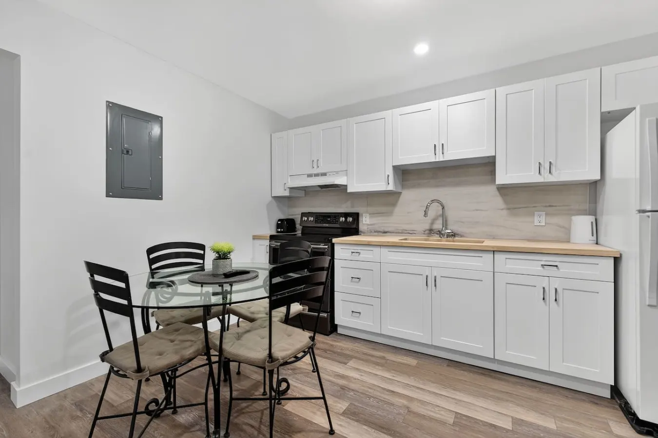 Celestial Stay Luxy 2BR Netflix Parking 11