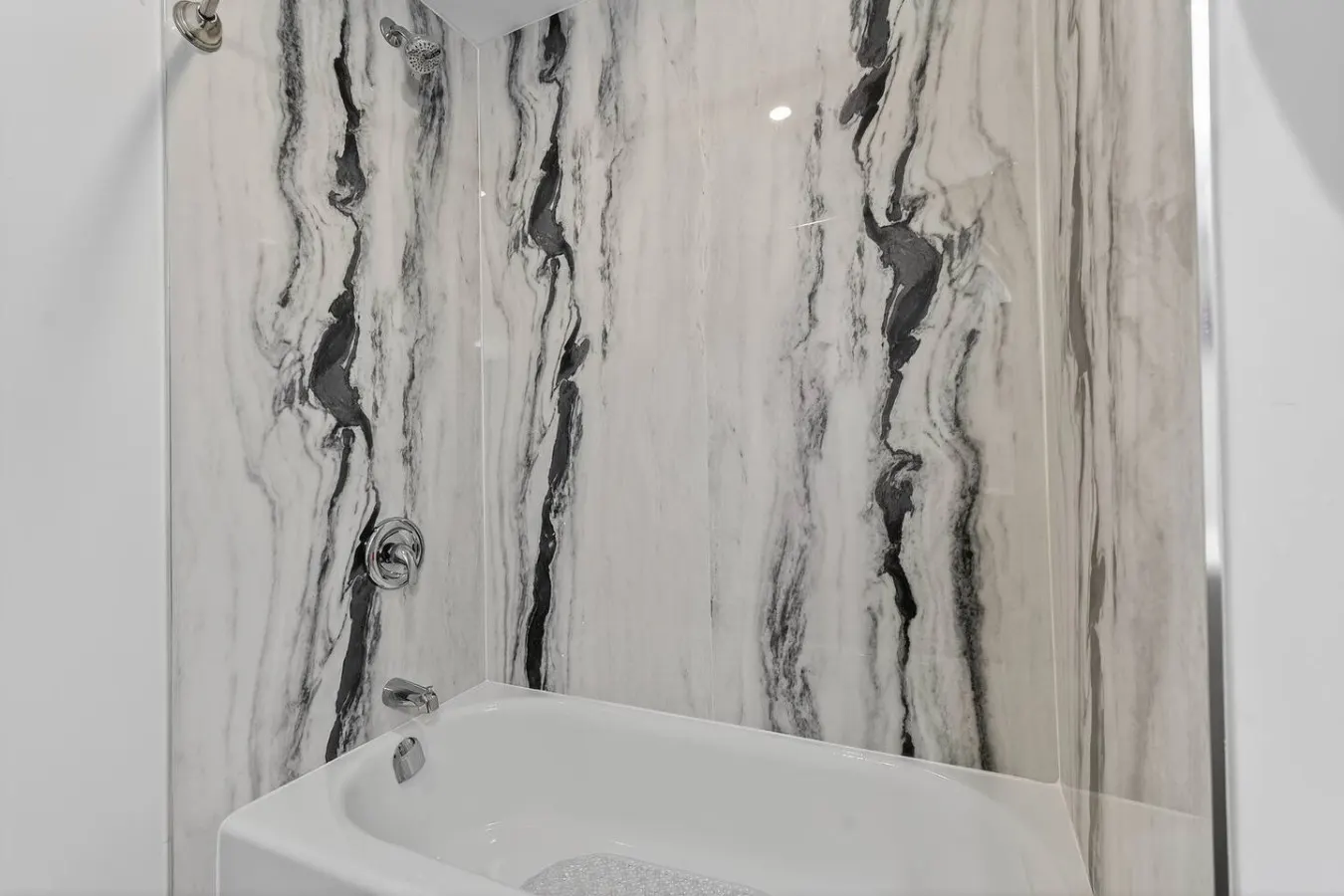 Celestial Stay Luxy 2BR Netflix Parking 13