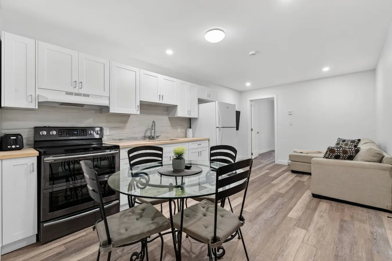 Celestial Stay Luxy 2BR Netflix Parking 6