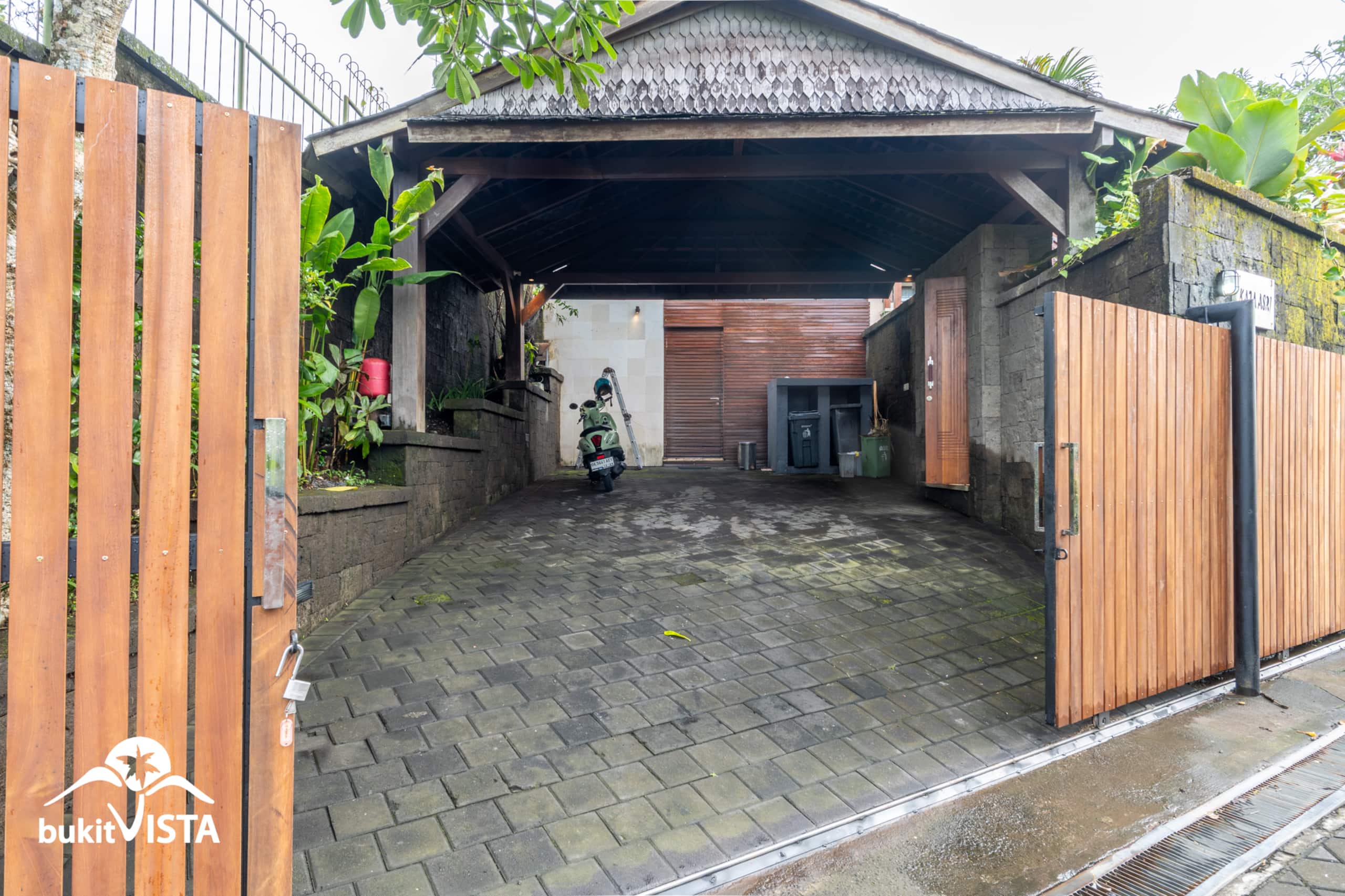 Charming Tropical Soul Escape with Pool in Ungasan 33