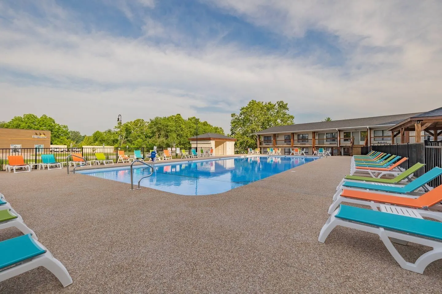 Roark Valley Resort A103 - Poolside 1 bedroom getaway 16