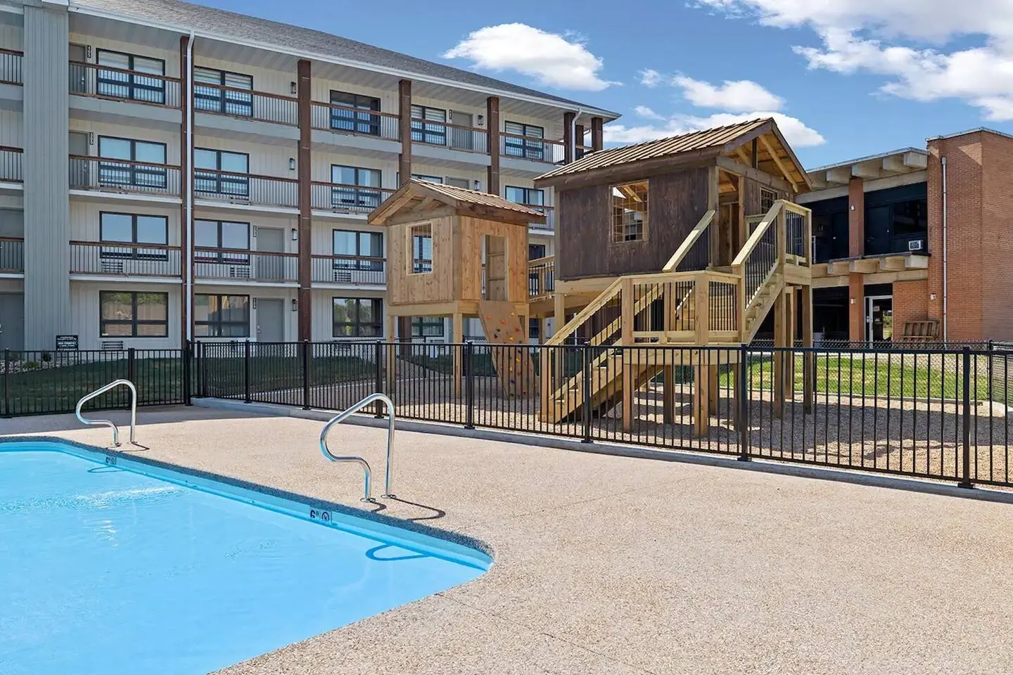 Roark Valley Resort A103 - Poolside 1 bedroom getaway 17