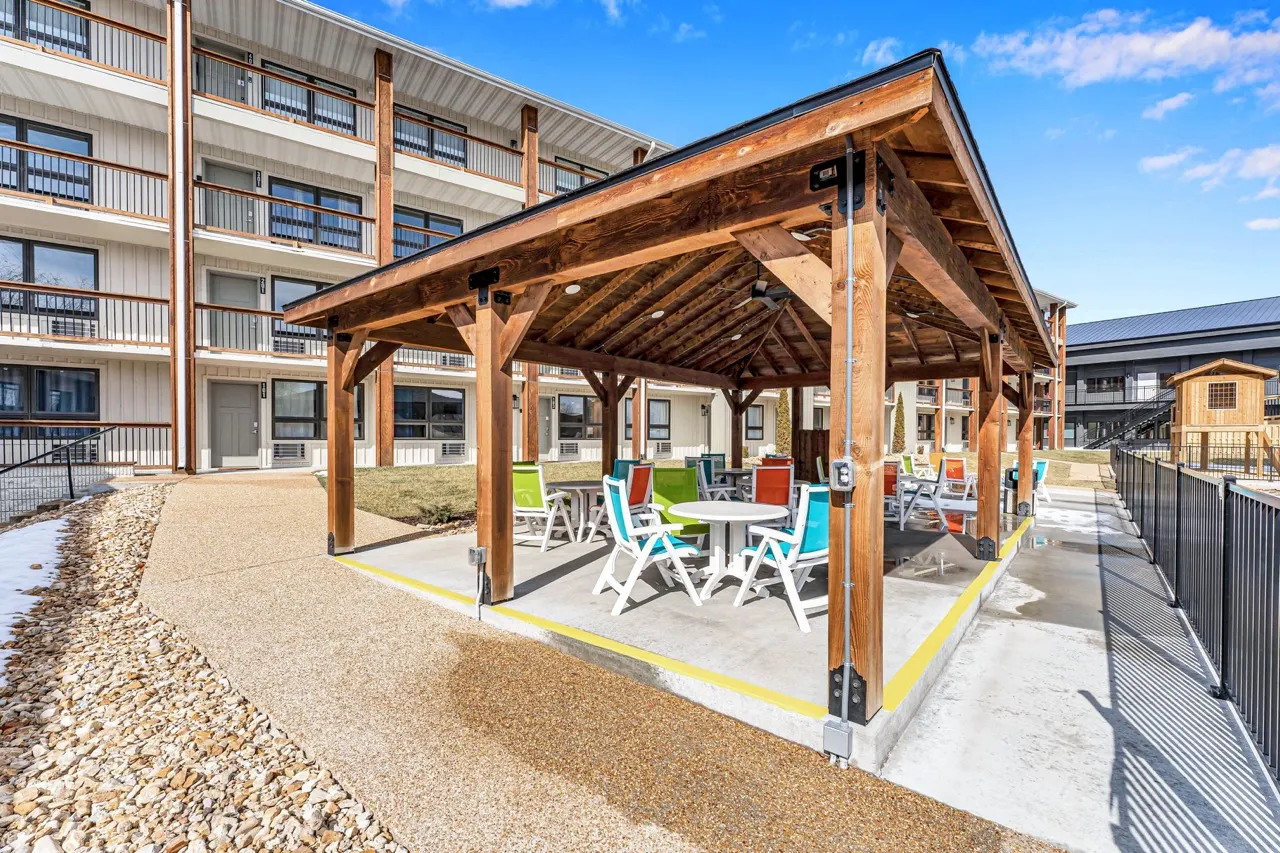 Roark Valley Resort A103 - Poolside 1 bedroom getaway 4