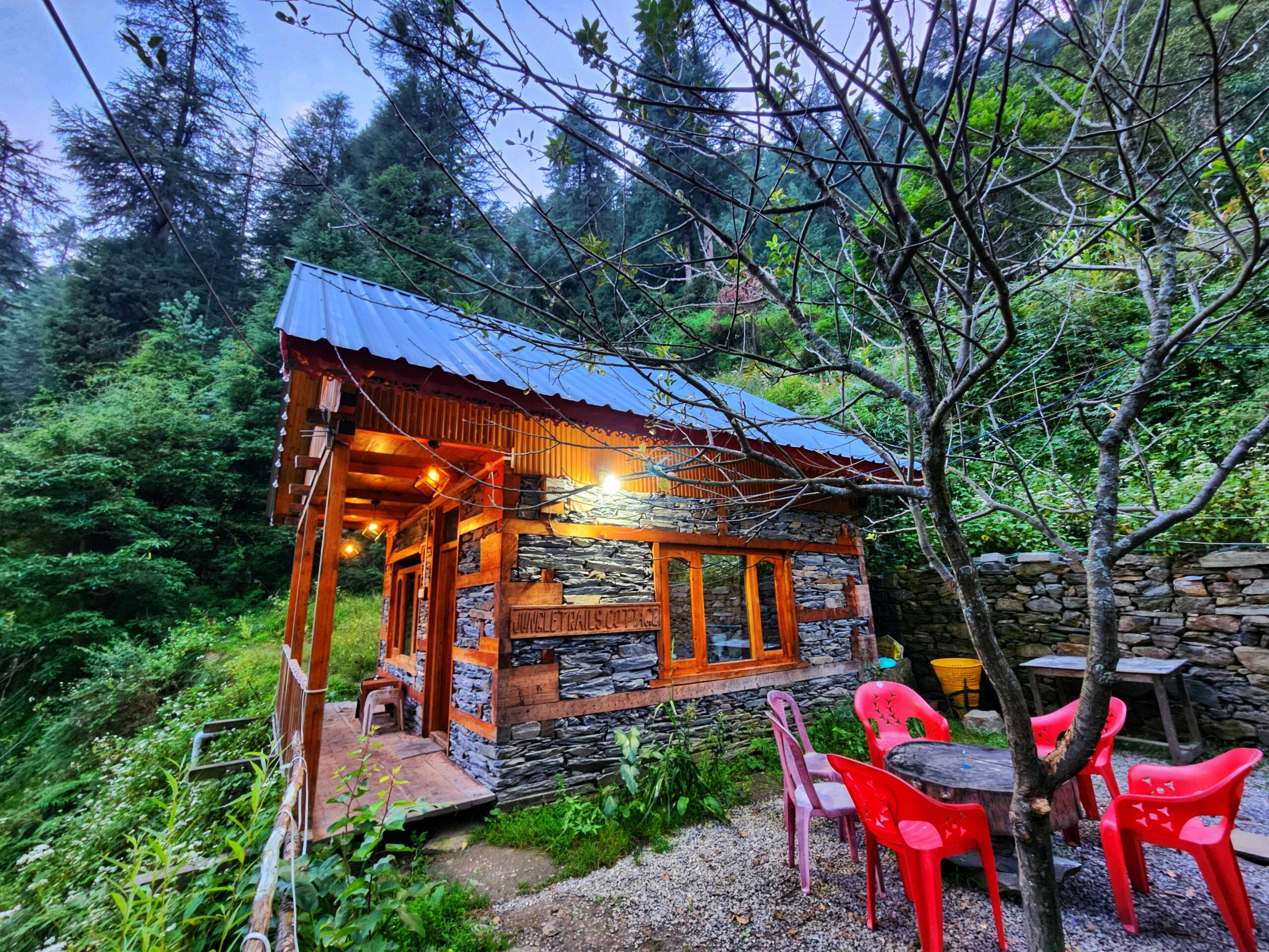 🏡JUNGLE TRAILS COTTAGE🌲SMART TV AND POWER BACKUP 4
