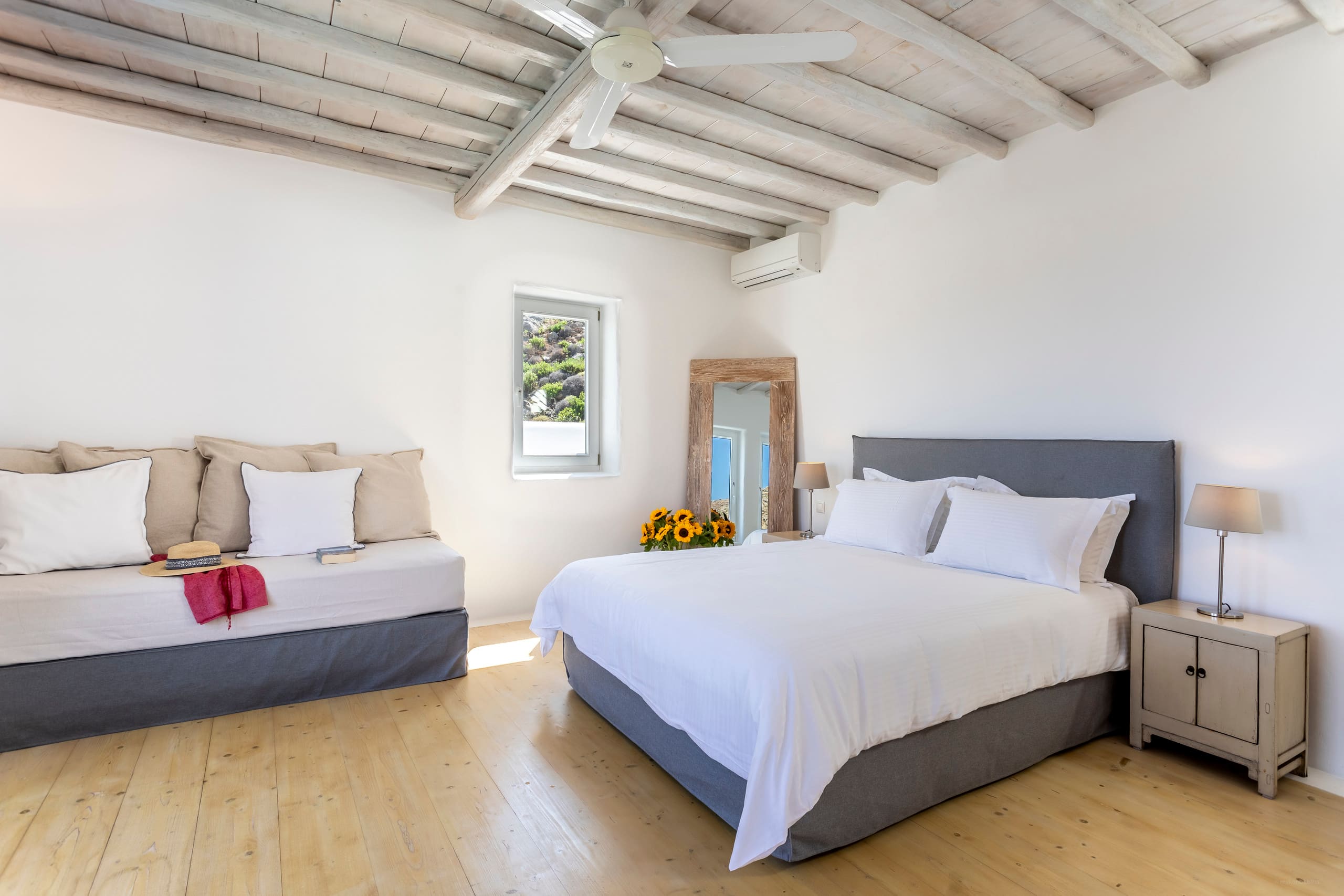 Mykonos.bliss Cyanea 19
