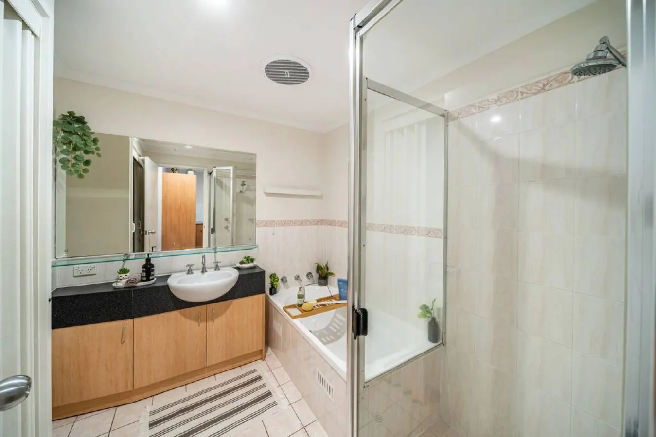 Melbourne St Explorer - A Central Urban Stay 19