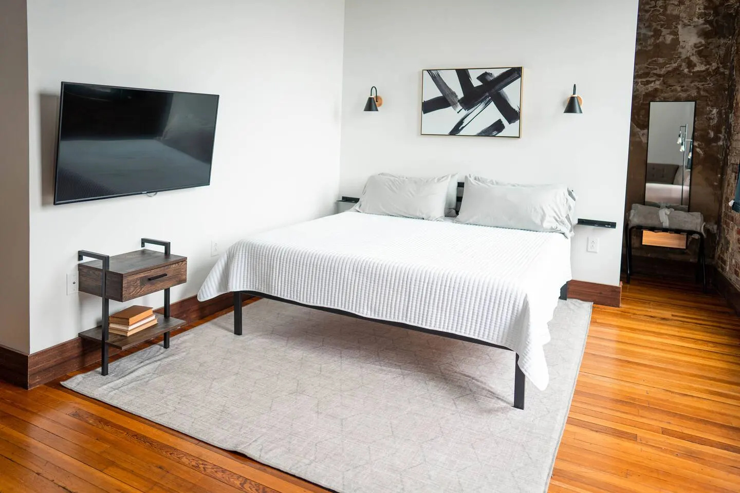 Large Studio Suite in the Middle of Downtown JC — photo 2