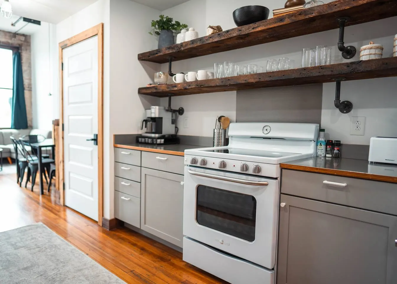 Large Studio Suite in the Middle of Downtown JC — photo 3