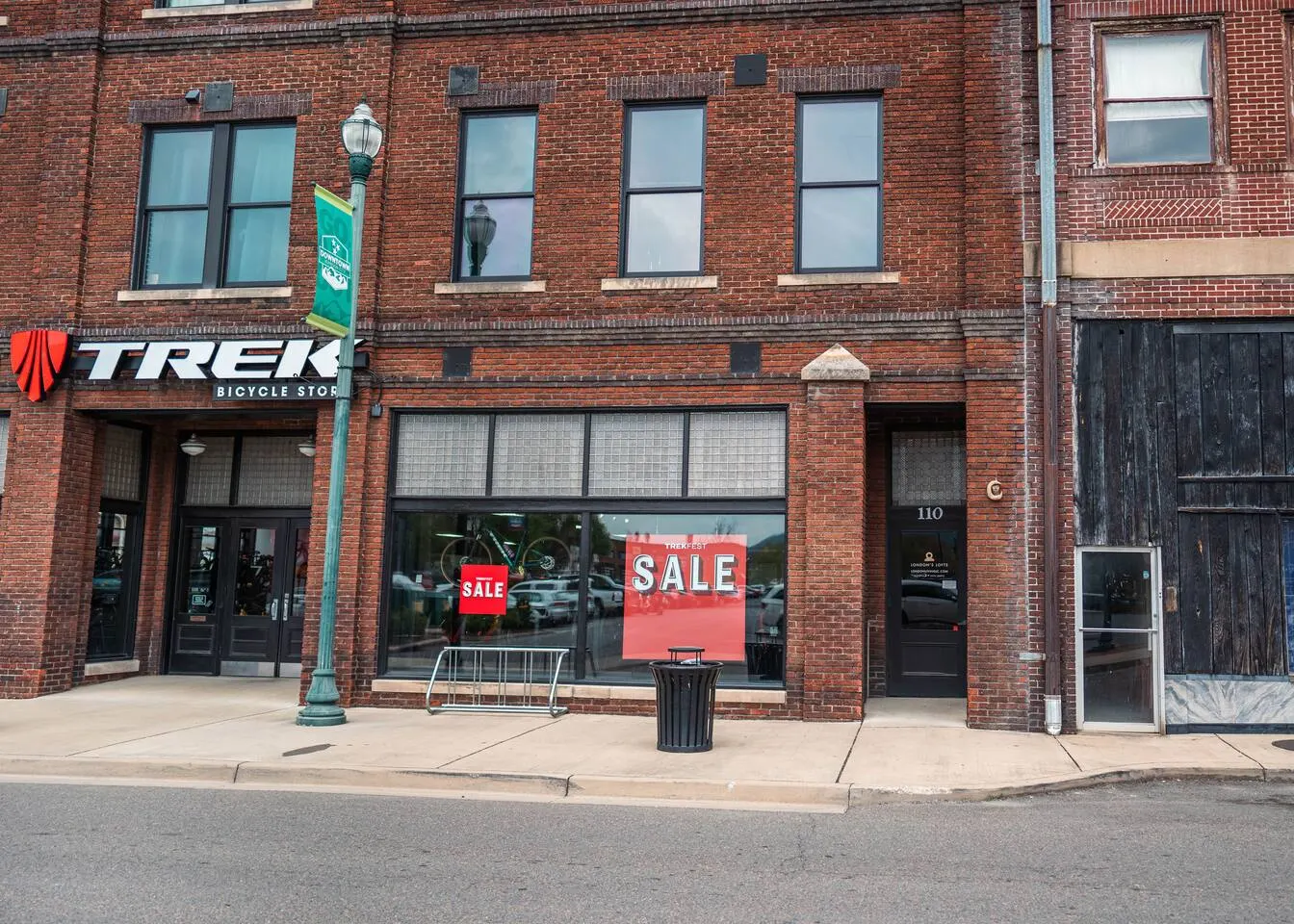 Large Studio Suite in the Middle of Downtown JC 6