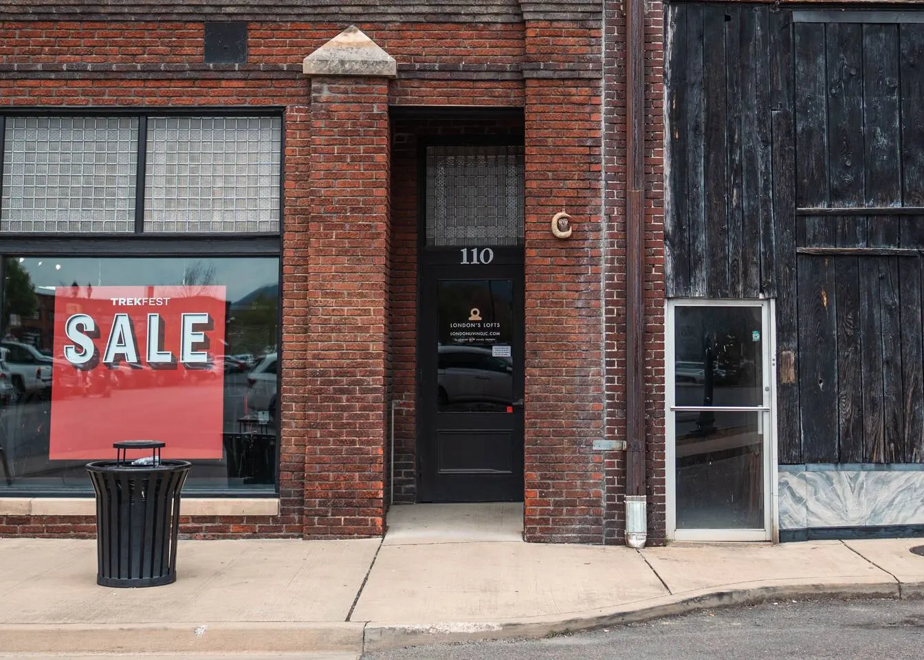 Large Studio Suite in the Middle of Downtown JC 7