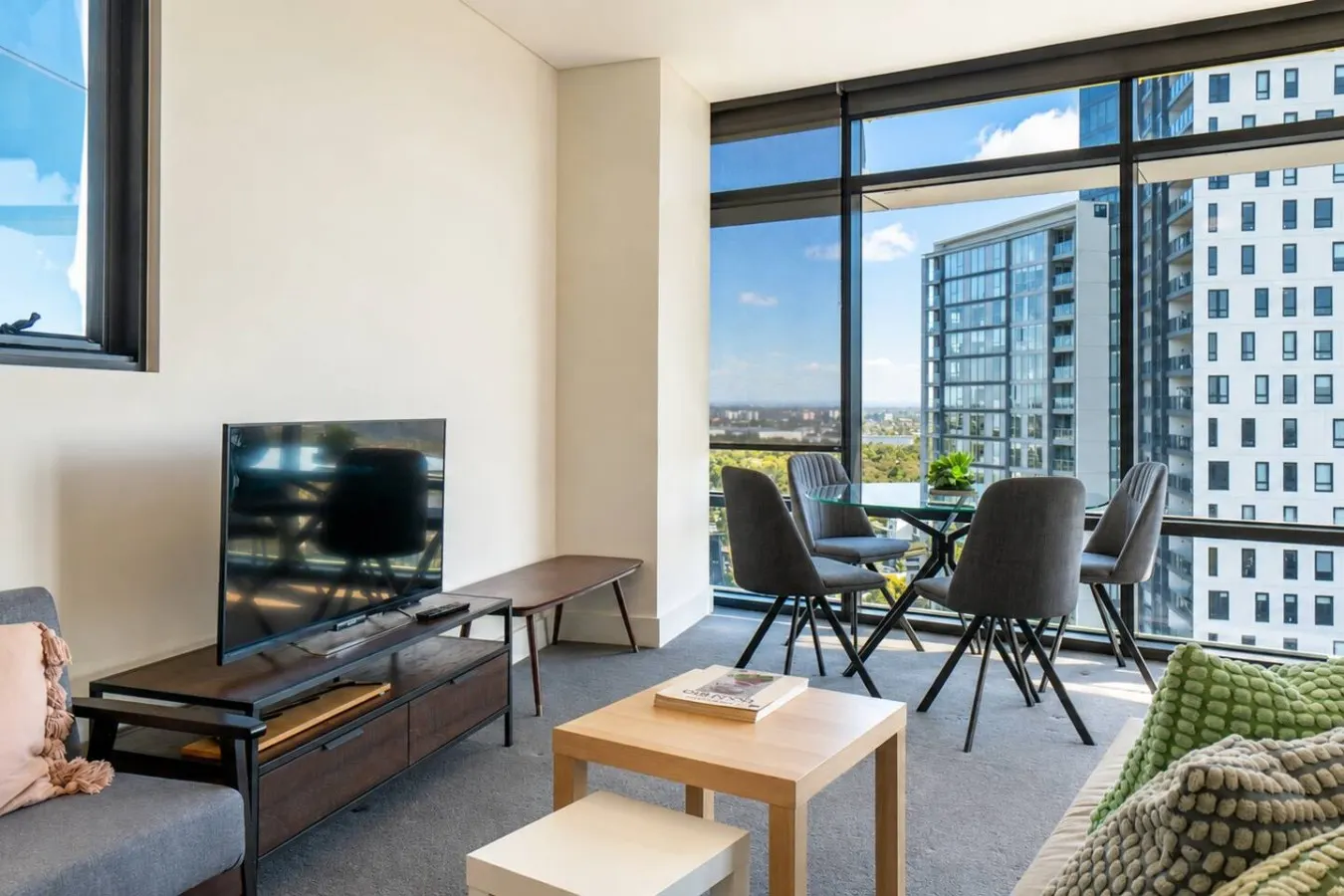 Olympic Park 1BR with Views & Parking