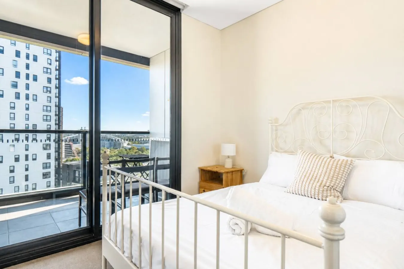 Olympic Park 1BR with Views & Parking — photo 4