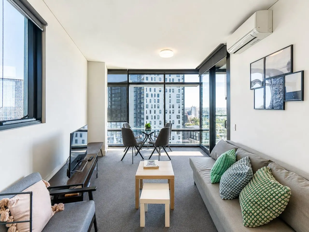 Olympic Park 1BR with Views & Parking — photo 5