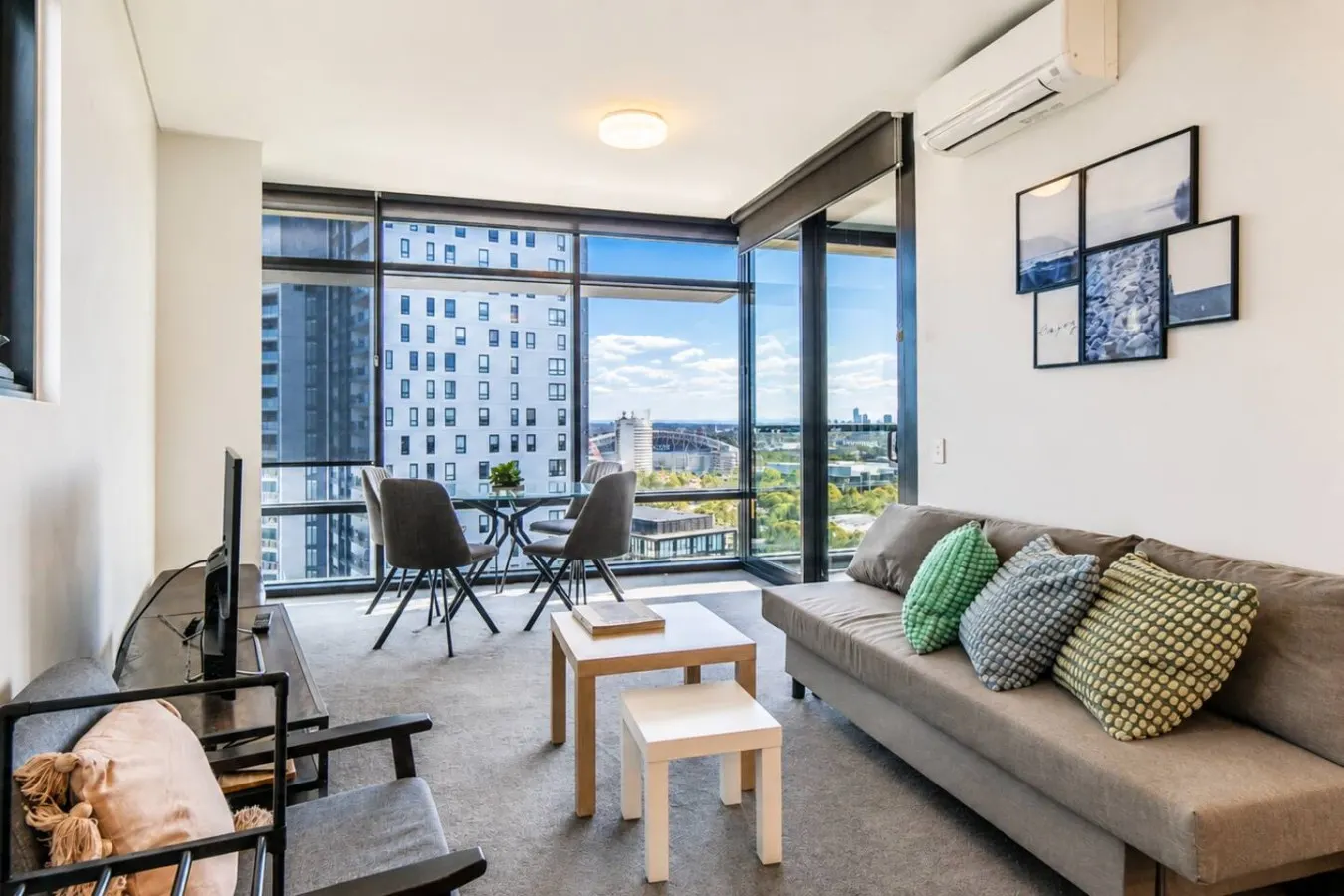 Olympic Park 1BR with Views & Parking 6
