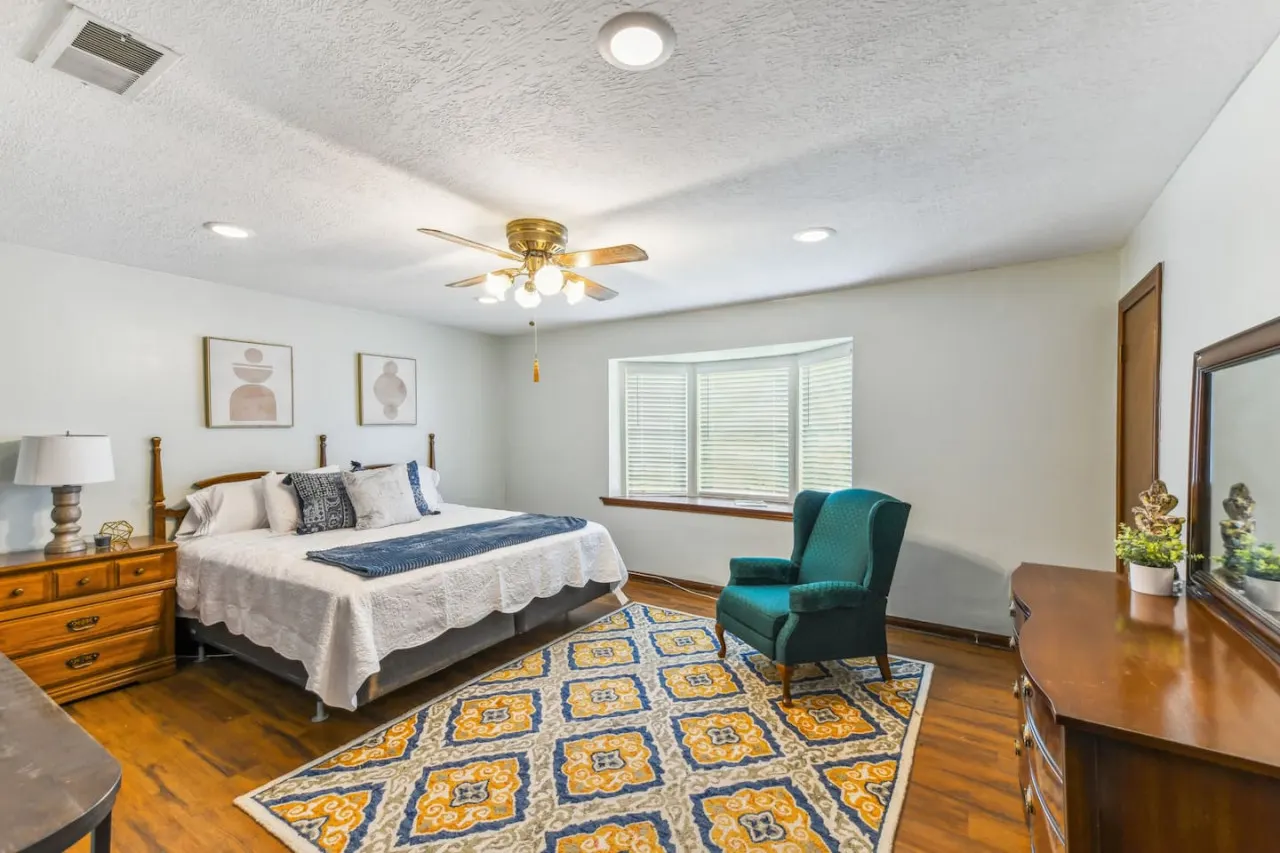 Lovely Metairie 1600sft Loft 10 mnts to Hospitals! — photo 2