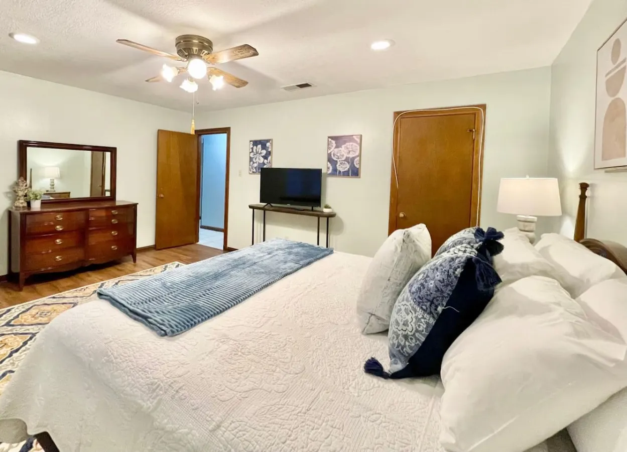 Lovely Metairie 1600sft Loft 10 mnts to Hospitals! 10