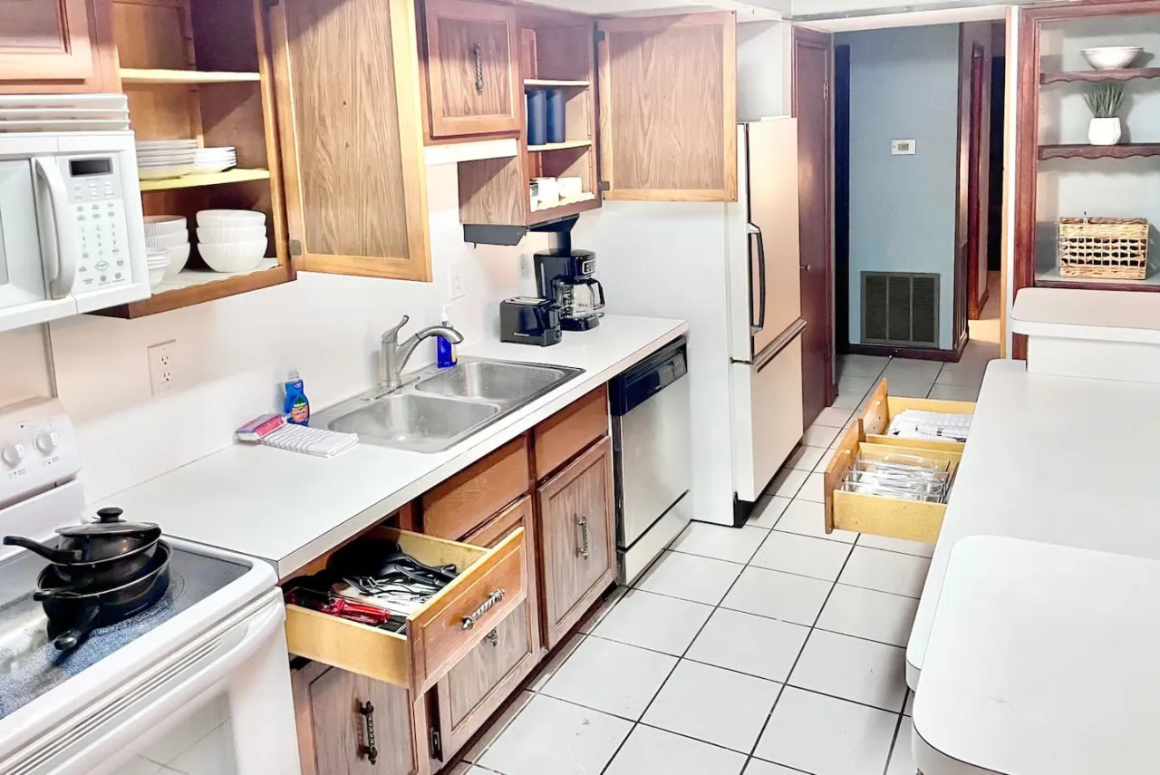 Lovely Metairie 1600sft Loft 10 mnts to Hospitals! 17
