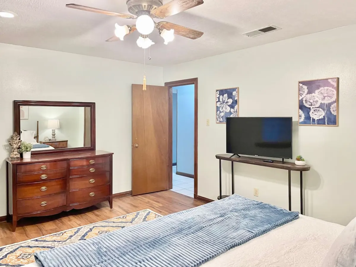 Lovely Metairie 1600sft Loft 10 mnts to Hospitals! 7