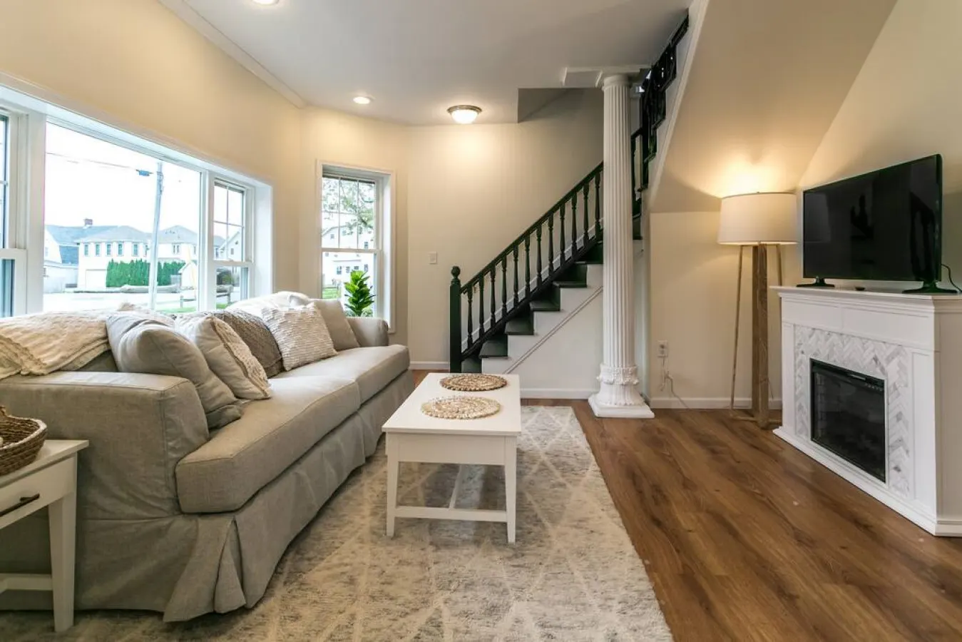 The Beach Pad · Spacious 4BR Getaway · Walk to Sylvan Beach — photo 2