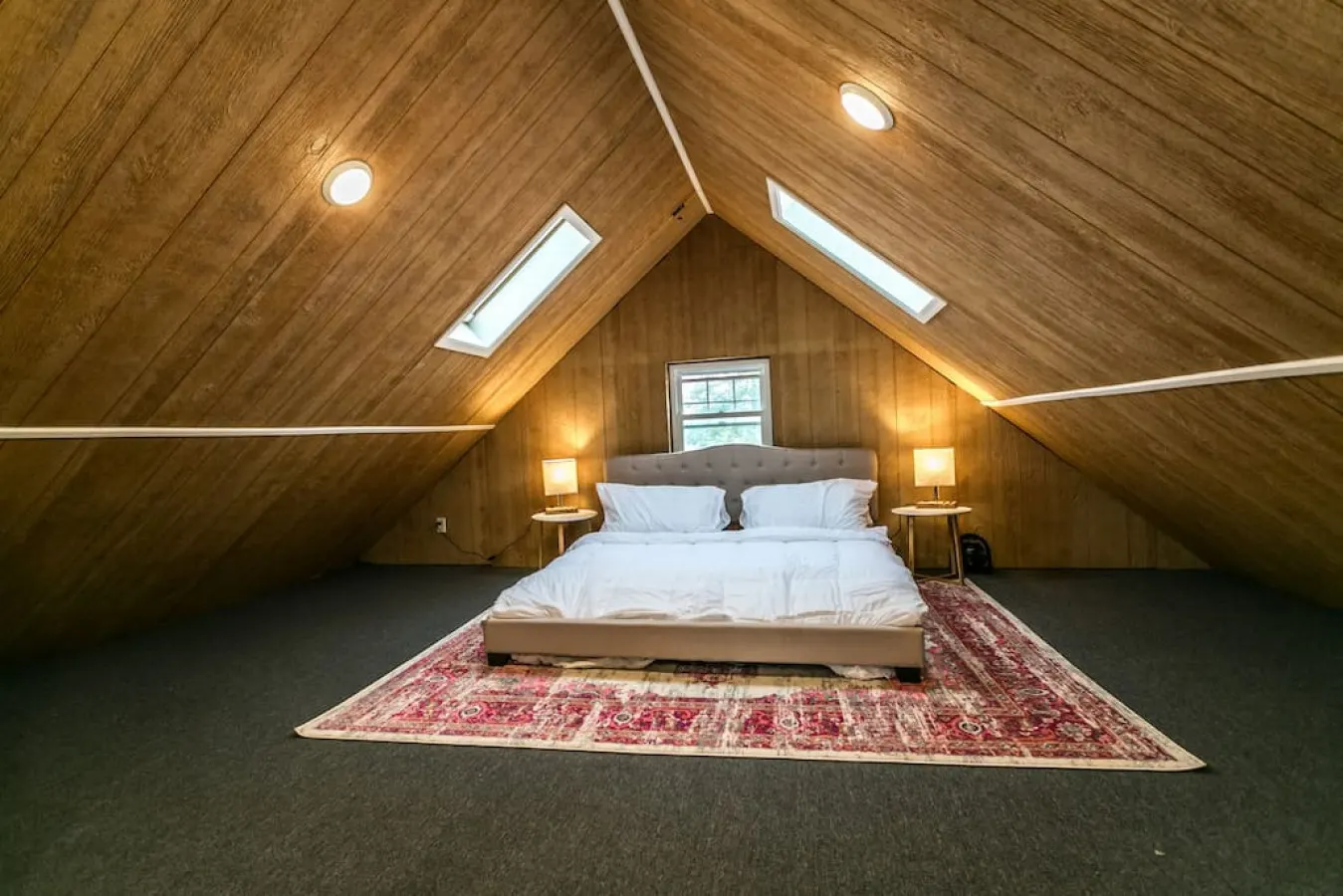The Beach Pad · Spacious 4BR Getaway · Walk to Sylvan Beach — photo 3