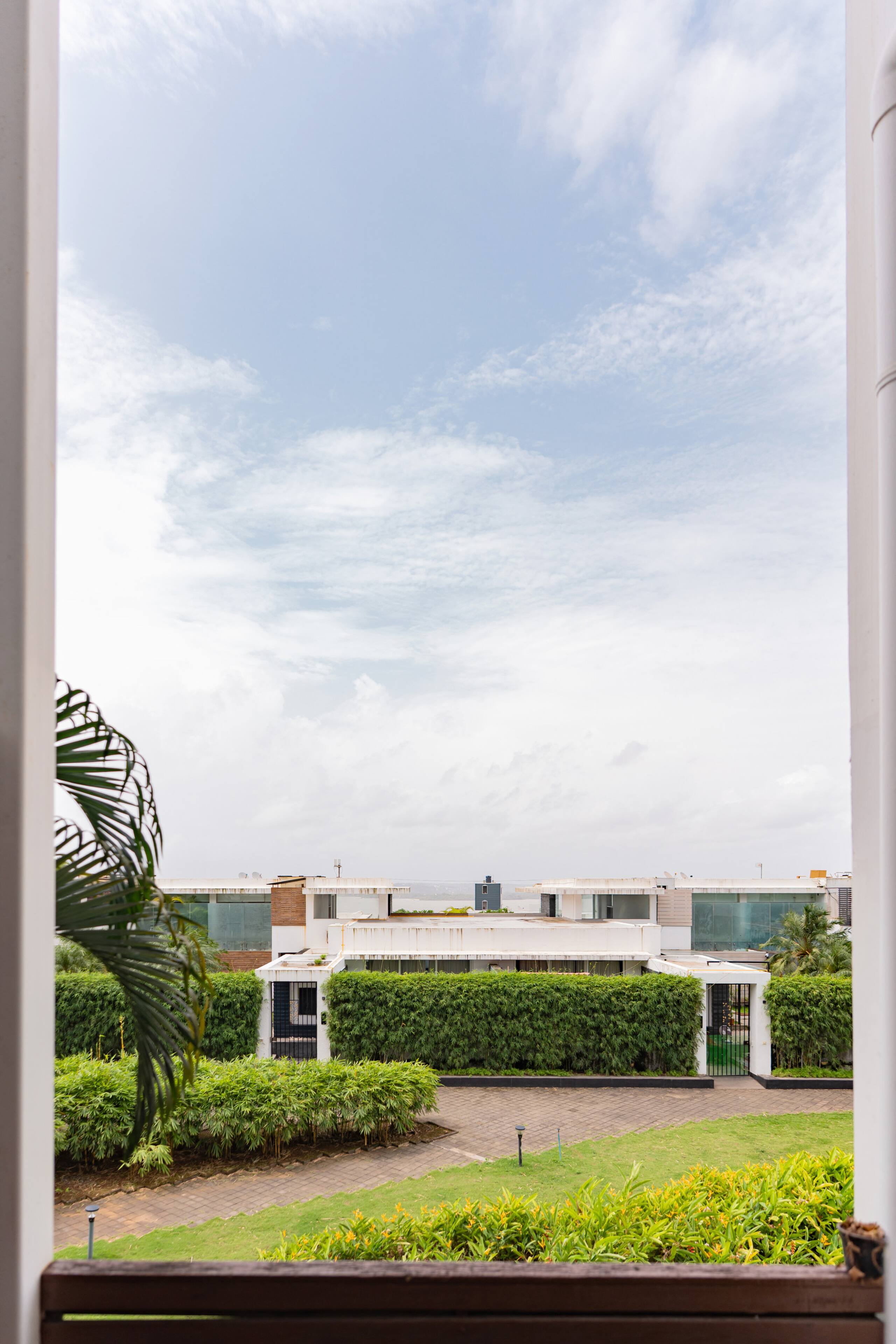 Villa Bianca  by StayJade | Pvt Pool | Nr Airport 40