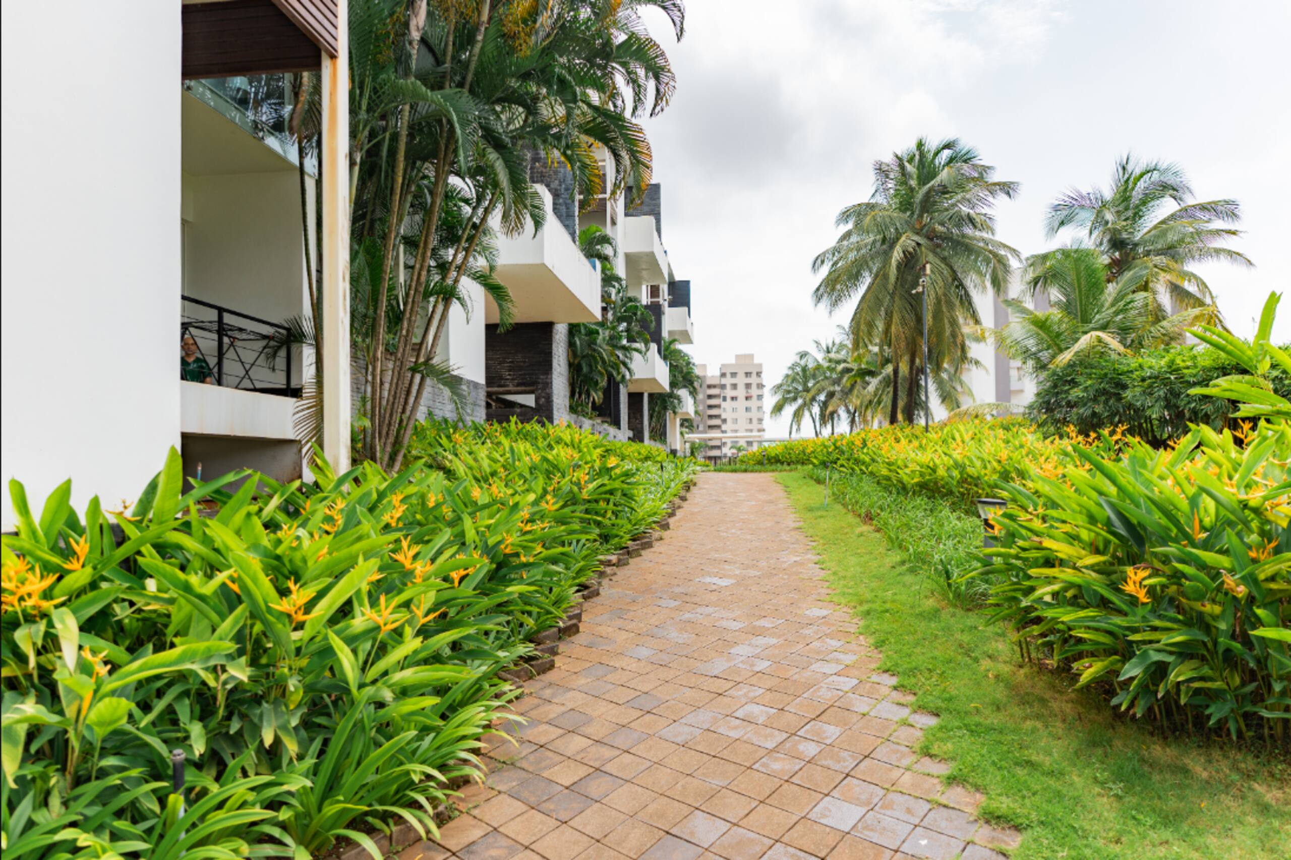 Villa Bianca  by StayJade | Pvt Pool | Nr Airport — photo 4