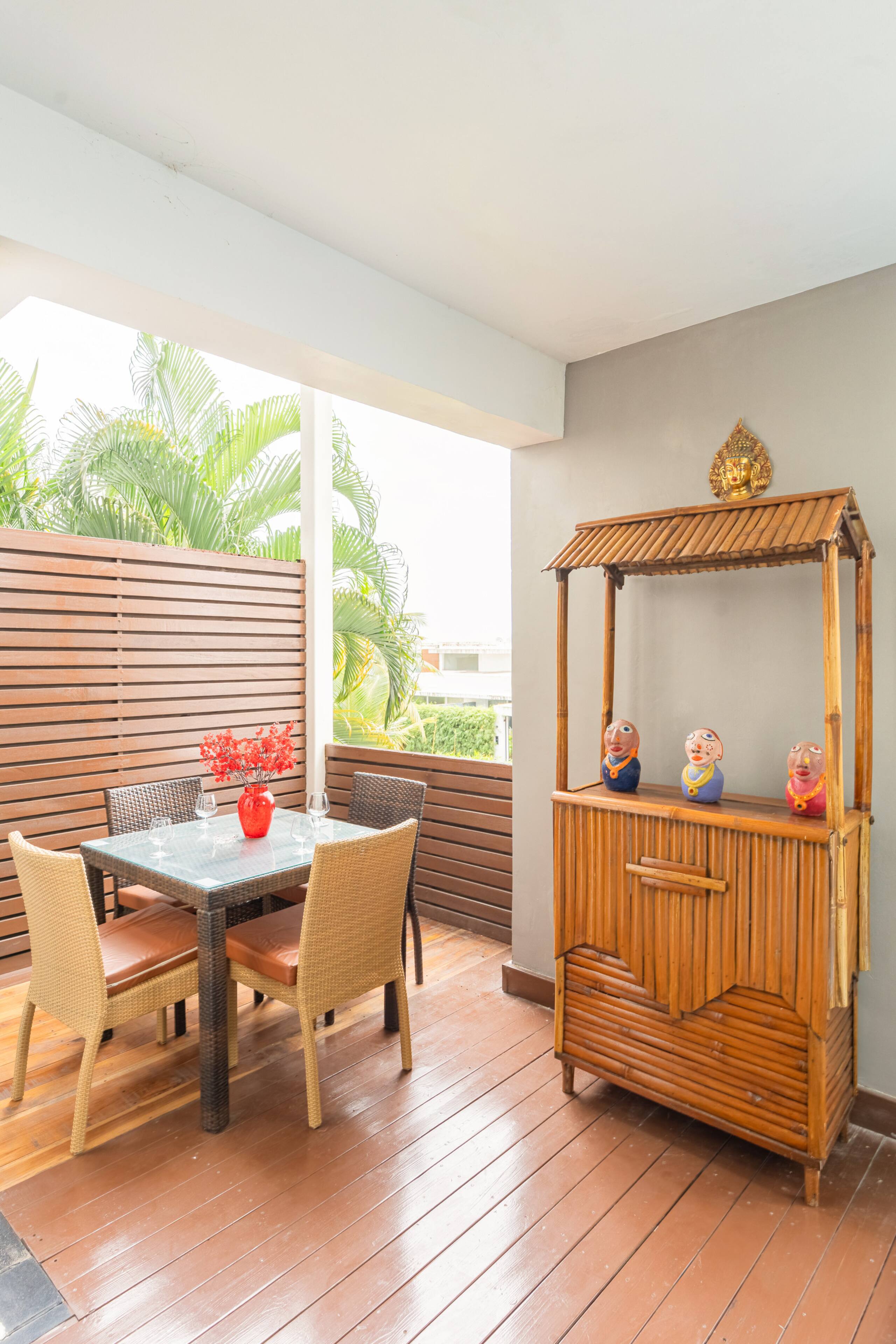 Villa Bianca  by StayJade | Pvt Pool | Nr Airport 6